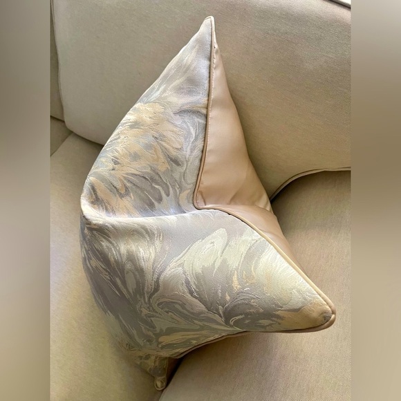 Luxury Champagne and silver waves glam pillow. Size. 22x22 inch - Picture 7 of 11
